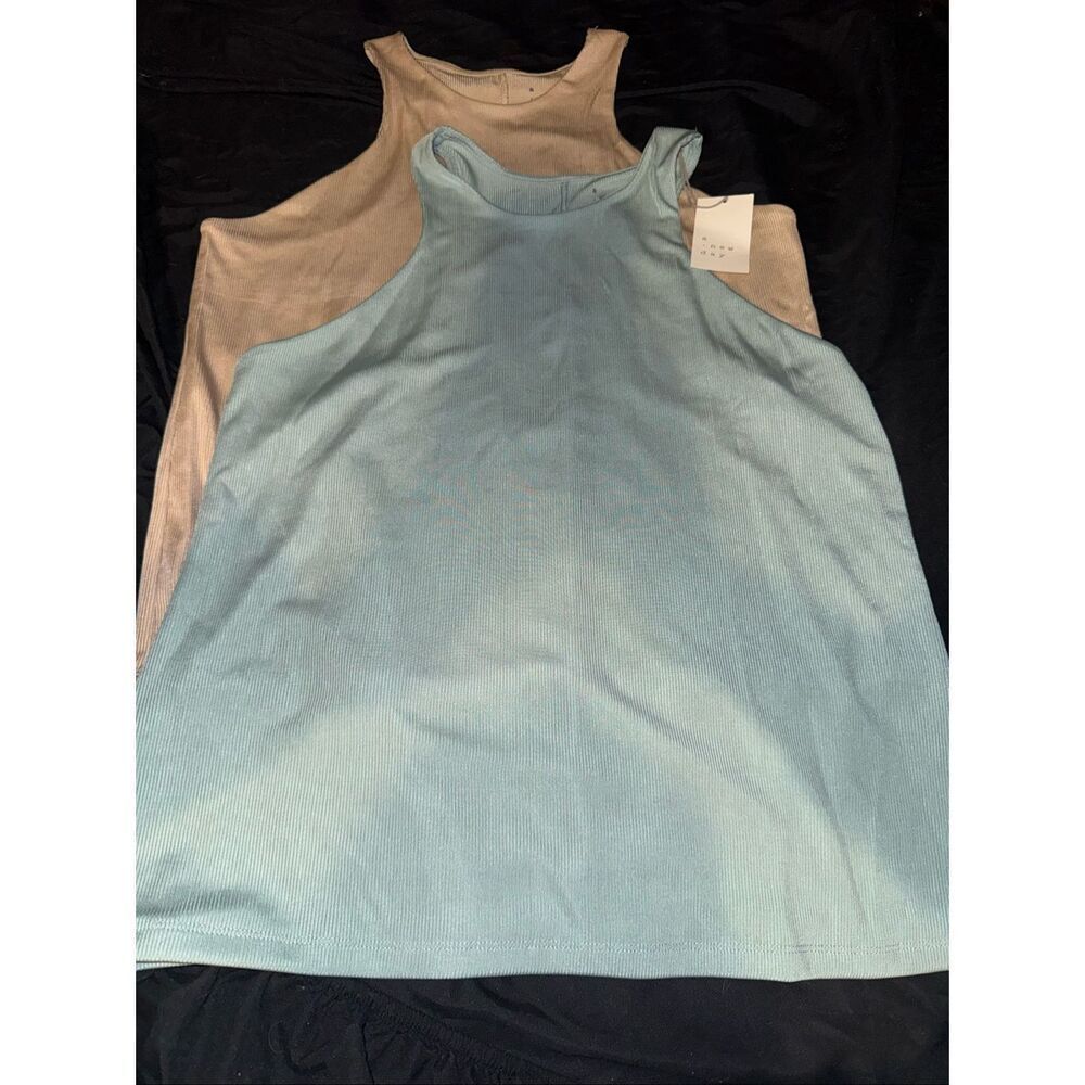 Bundle of 2 dressy v neck tanks dude xl